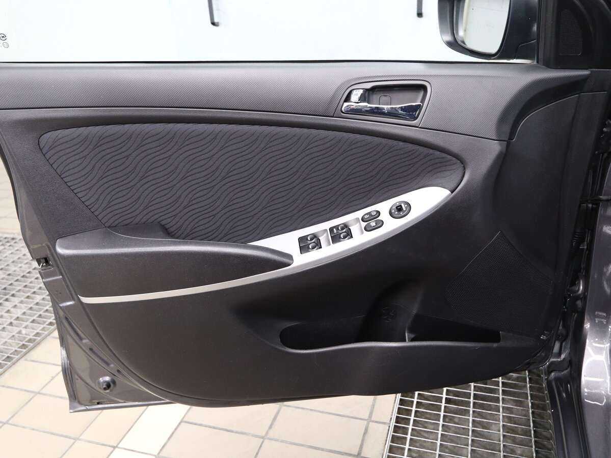 Hyundai Solaris с пробегом — 2014 год. Фото: #5