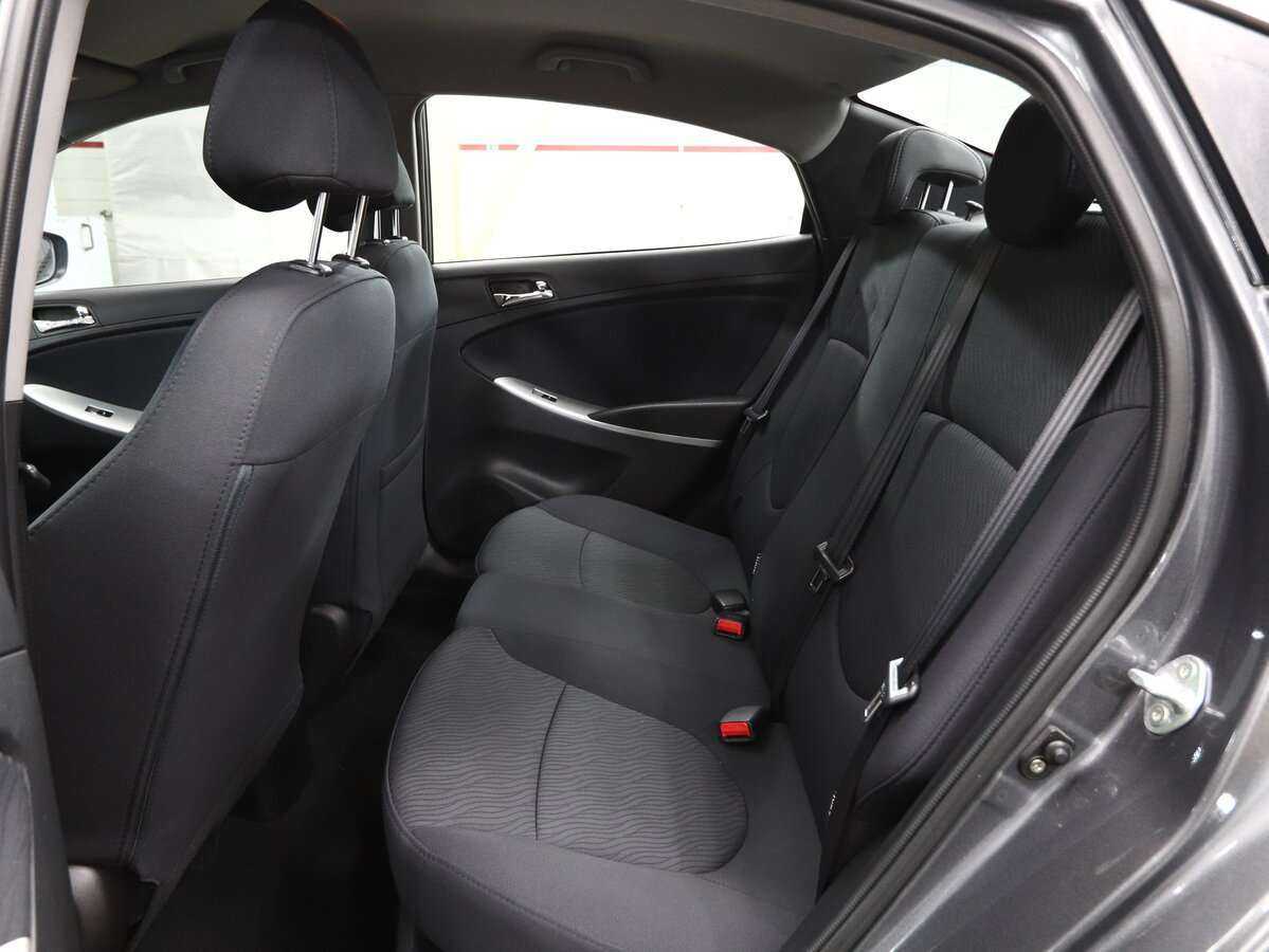 Hyundai Solaris с пробегом — 2014 год. Фото: #9