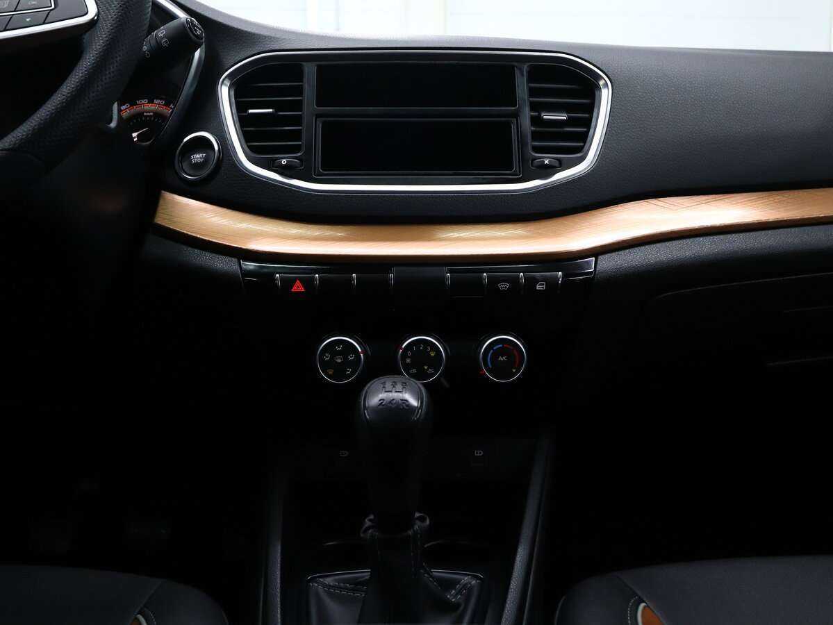 Lada (ВАЗ) Vesta с пробегом — 2023 год. Фото: #21