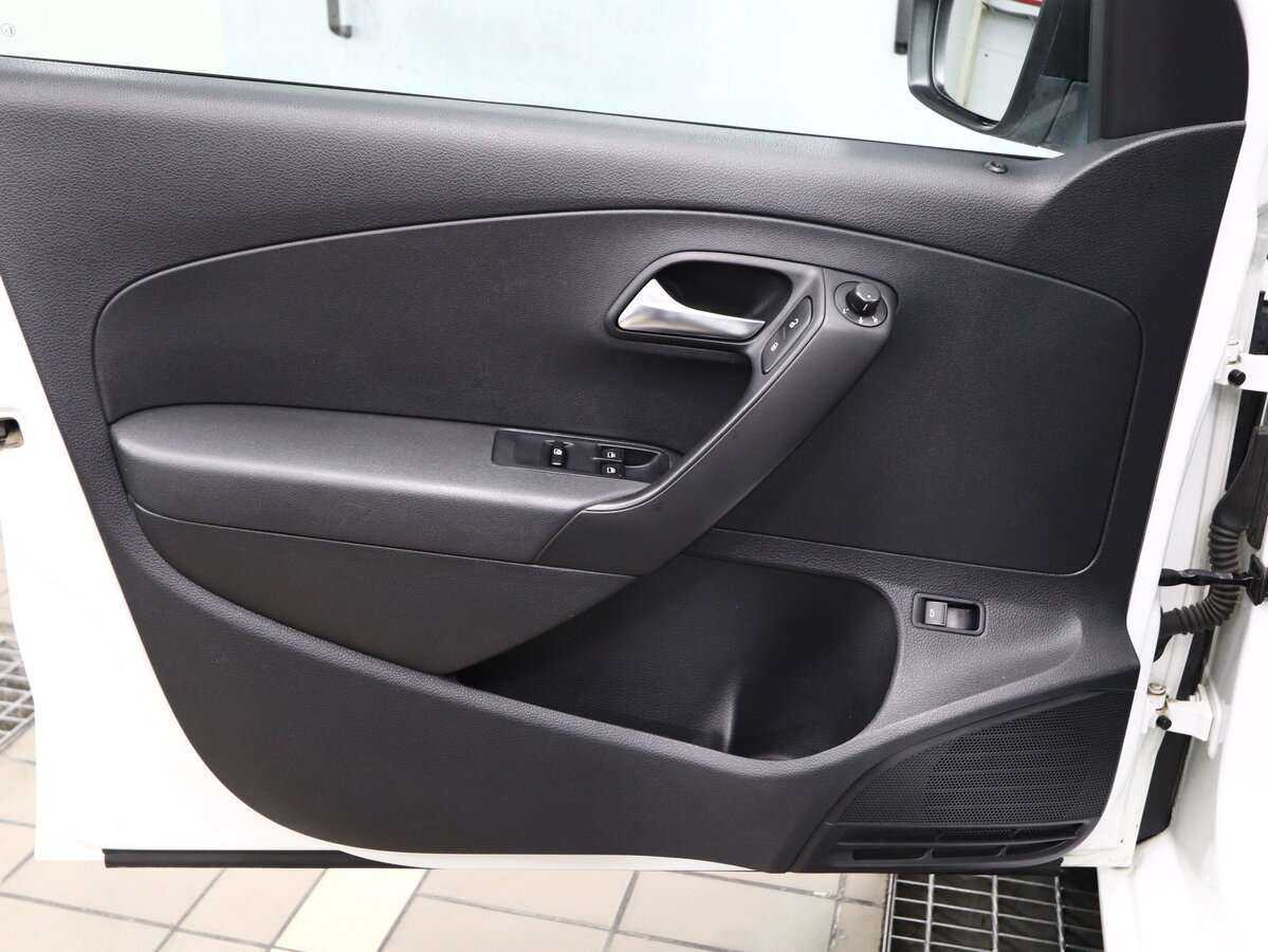 Volkswagen Polo с пробегом — 2017 год. Фото: #13