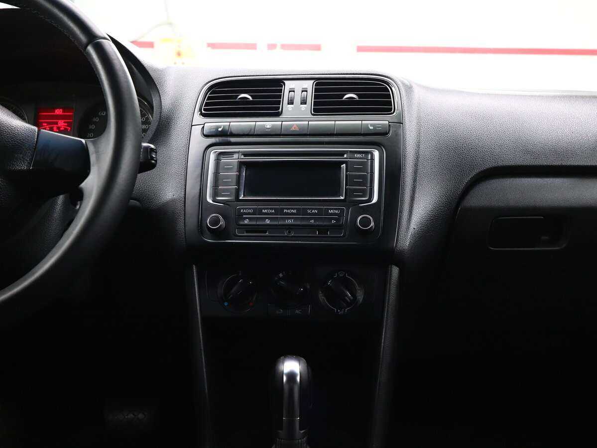 Volkswagen Polo с пробегом — 2013 год. Фото: #9