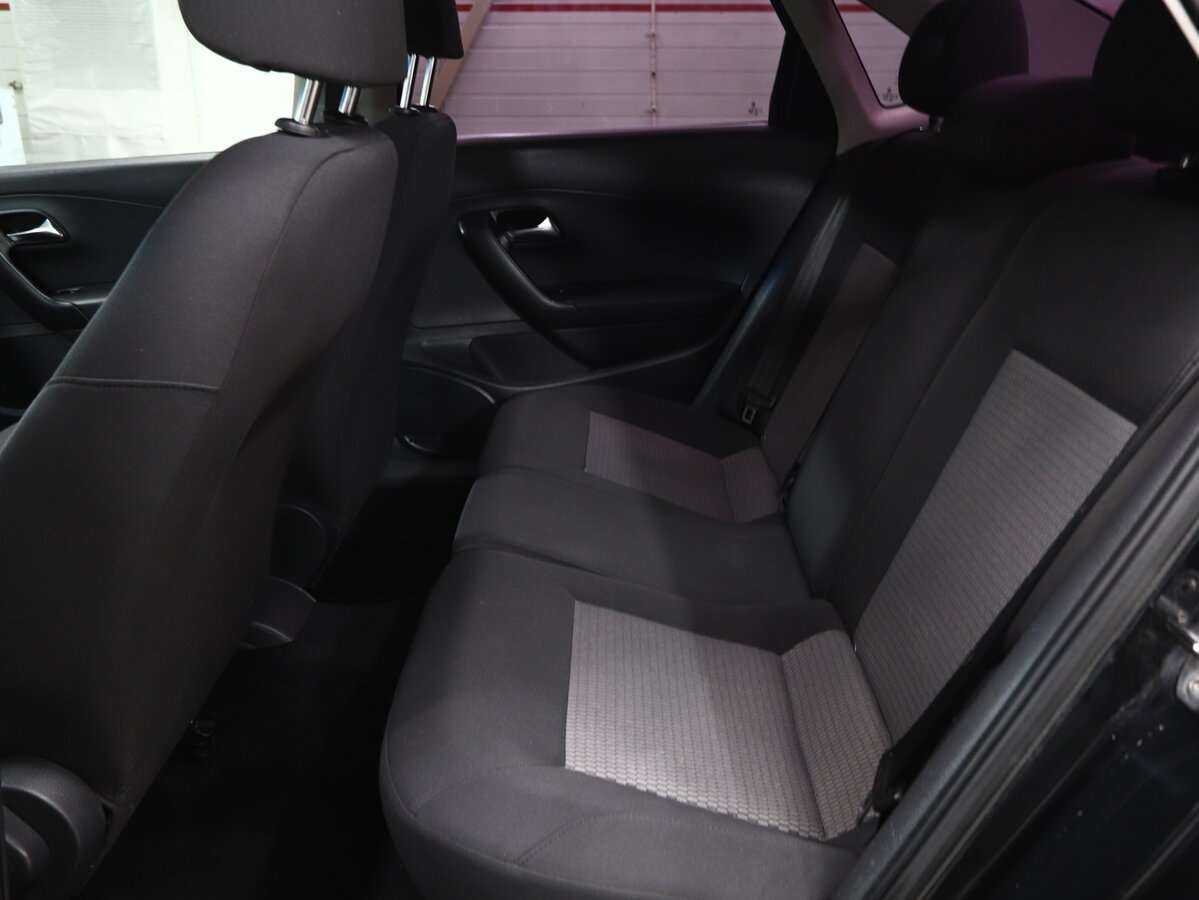 Volkswagen Polo с пробегом — 2013 год. Фото: #13