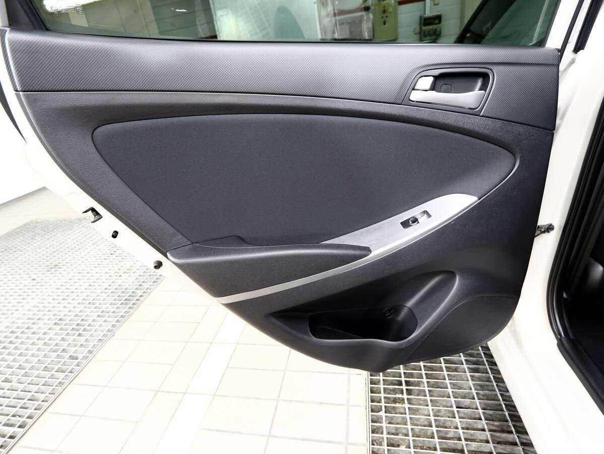 Hyundai Solaris с пробегом — 2015 год. Фото: #13