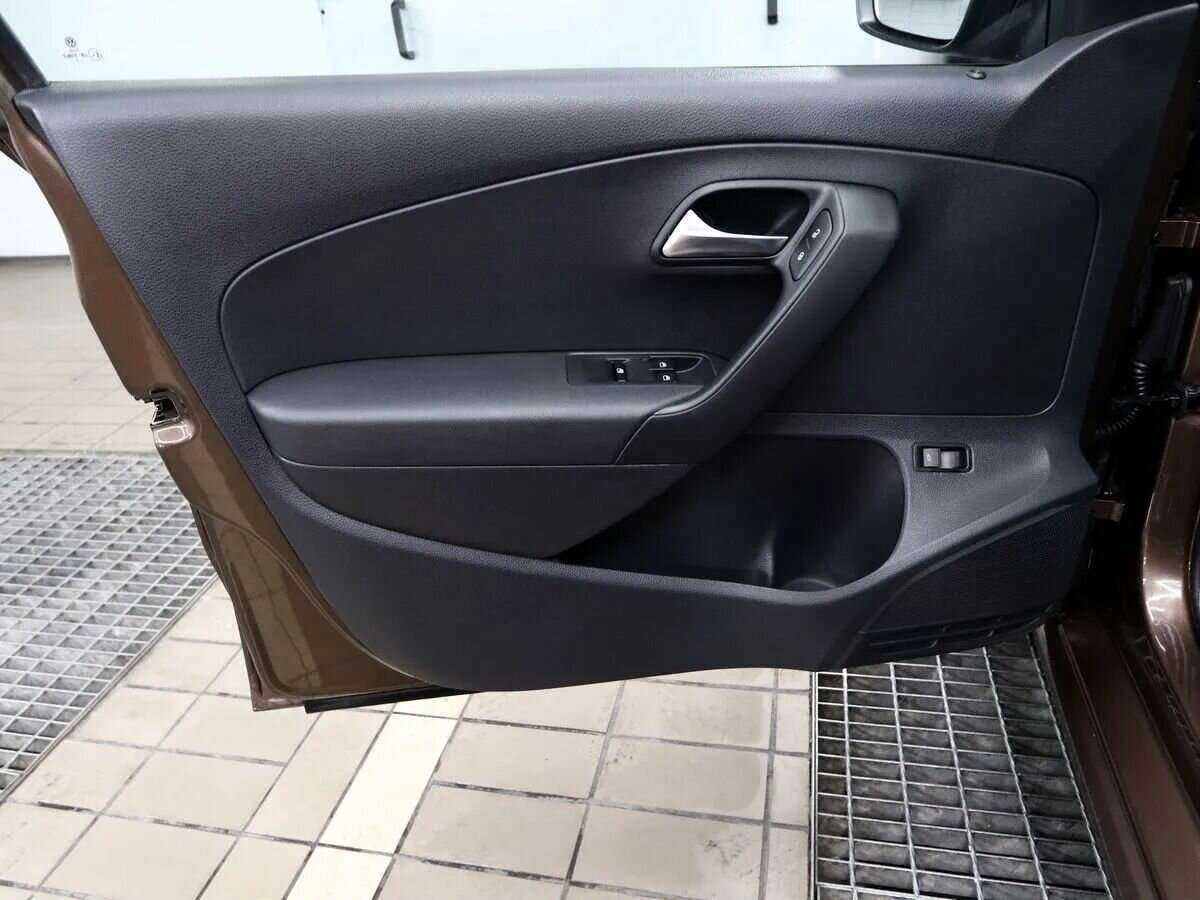 Volkswagen Polo с пробегом — 2018 год. Фото: #12