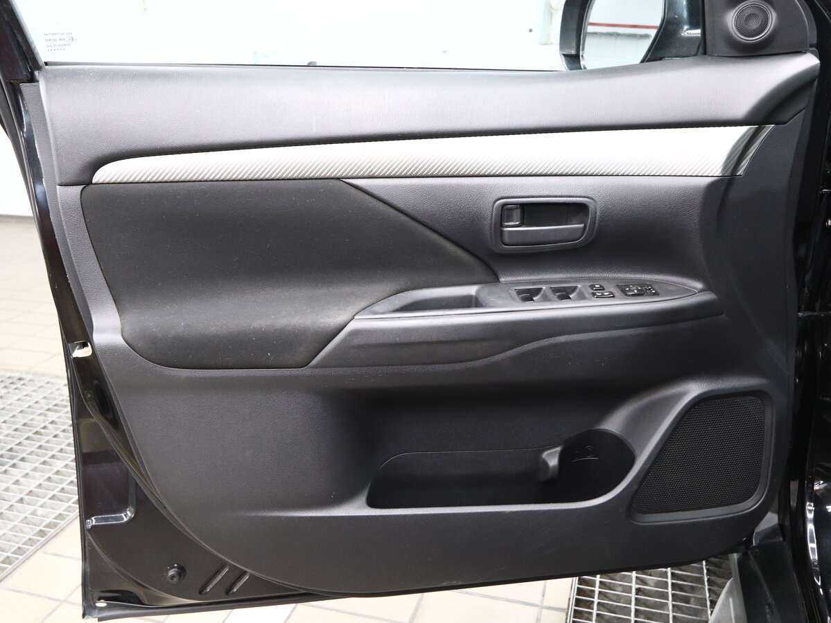 Mitsubishi Outlander с пробегом — 2013 год. Фото: #6