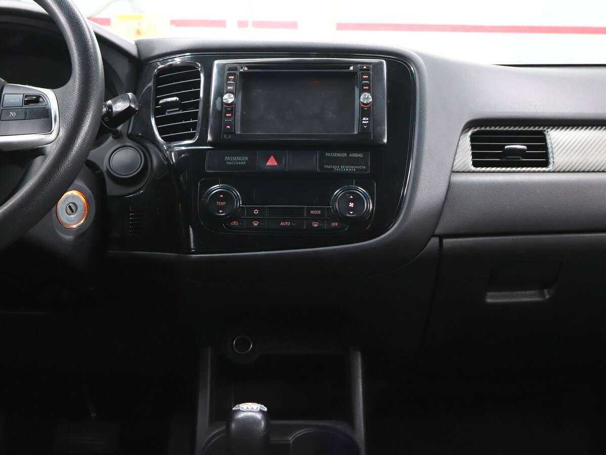 Mitsubishi Outlander с пробегом — 2013 год. Фото: #17