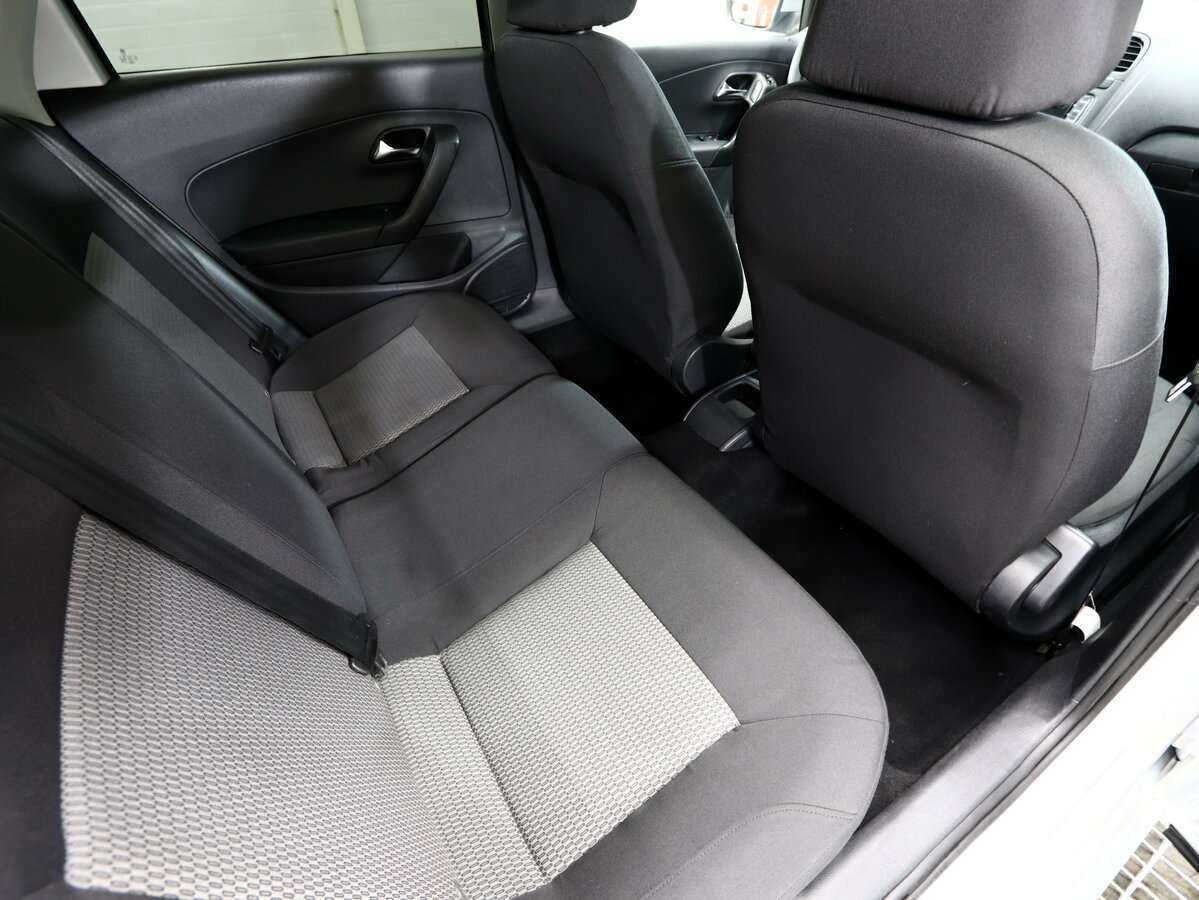 Volkswagen Polo с пробегом — 2012 год. Фото: #12