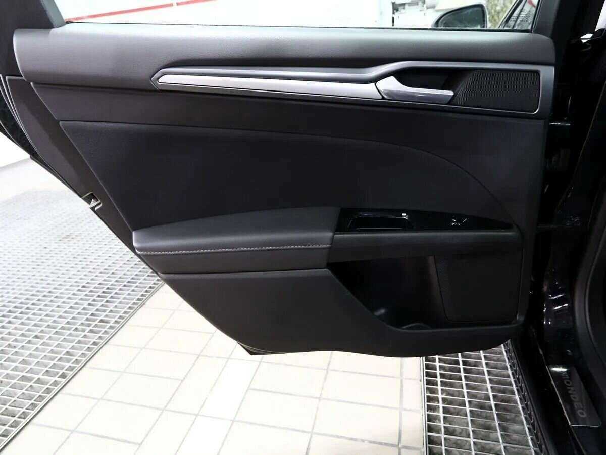 Ford Mondeo с пробегом — 2015 год. Фото: #12