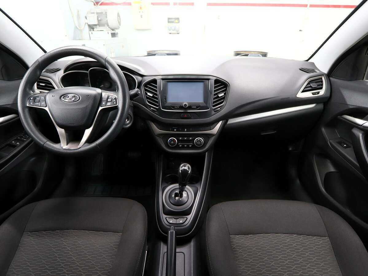 Lada (ВАЗ) Vesta с пробегом — 2015 год. Фото: #14