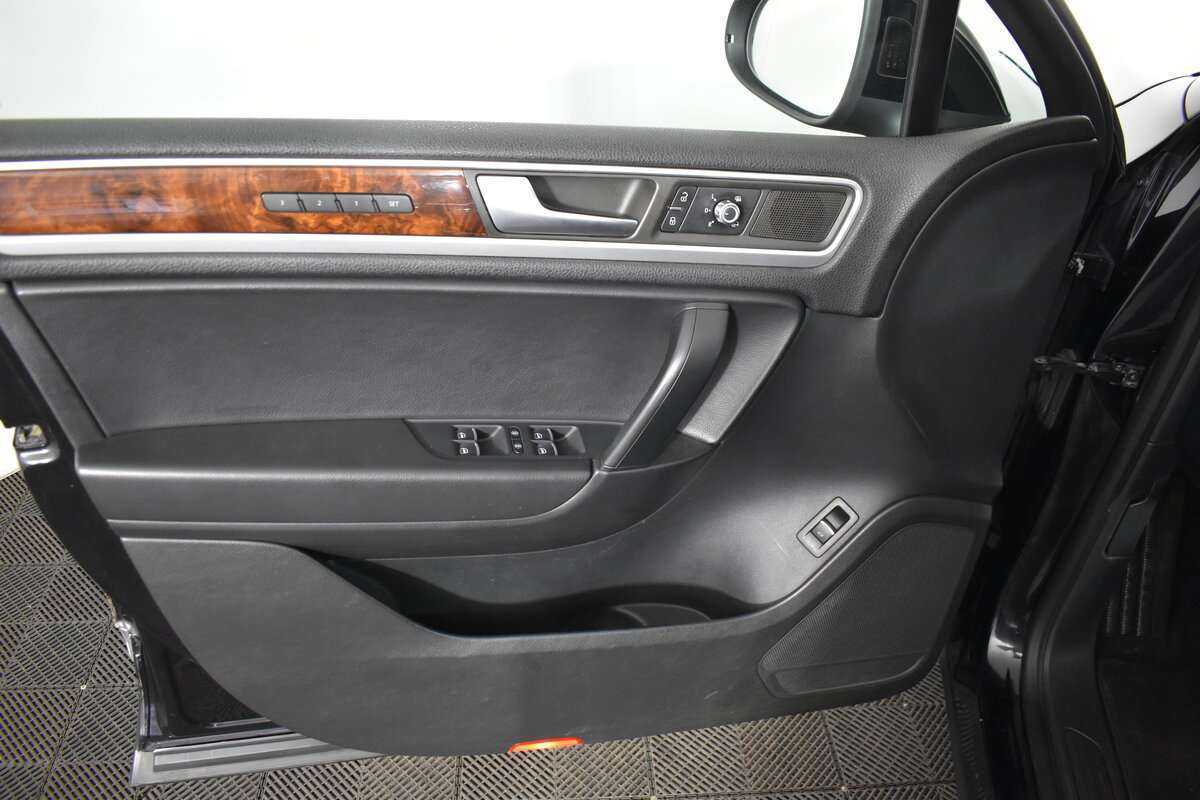 Volkswagen Touareg с пробегом — 2012 год. Фото: #13