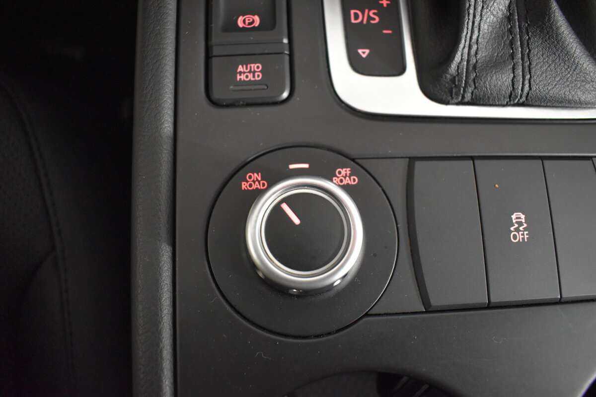 Volkswagen Touareg с пробегом — 2013 год. Фото: #16