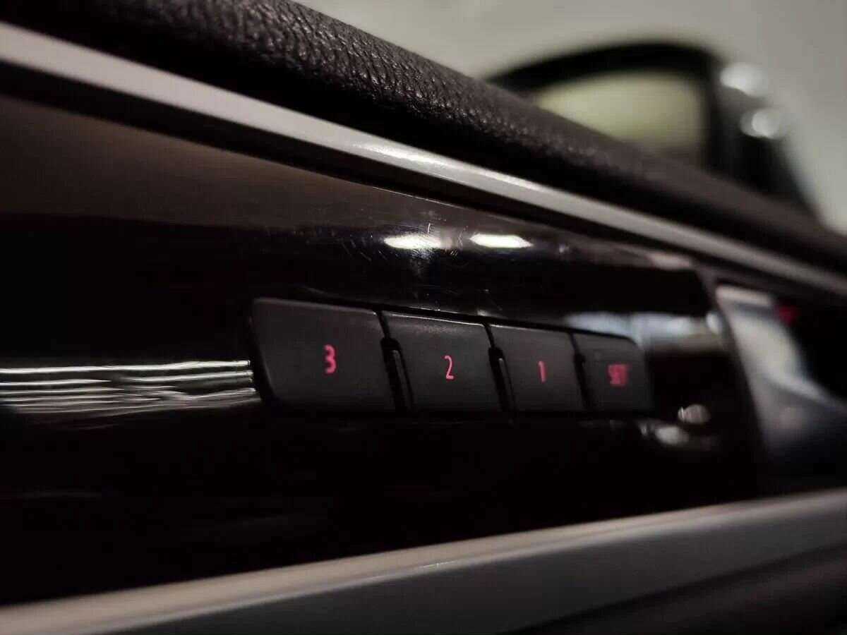 Volkswagen Touareg с пробегом — 2014 год. Фото: #17