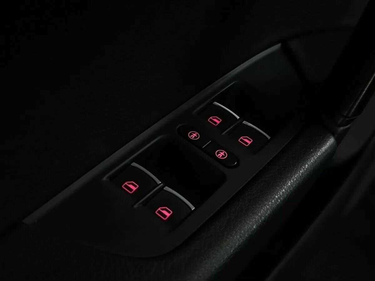 Volkswagen Touareg с пробегом — 2014 год. Фото: #24