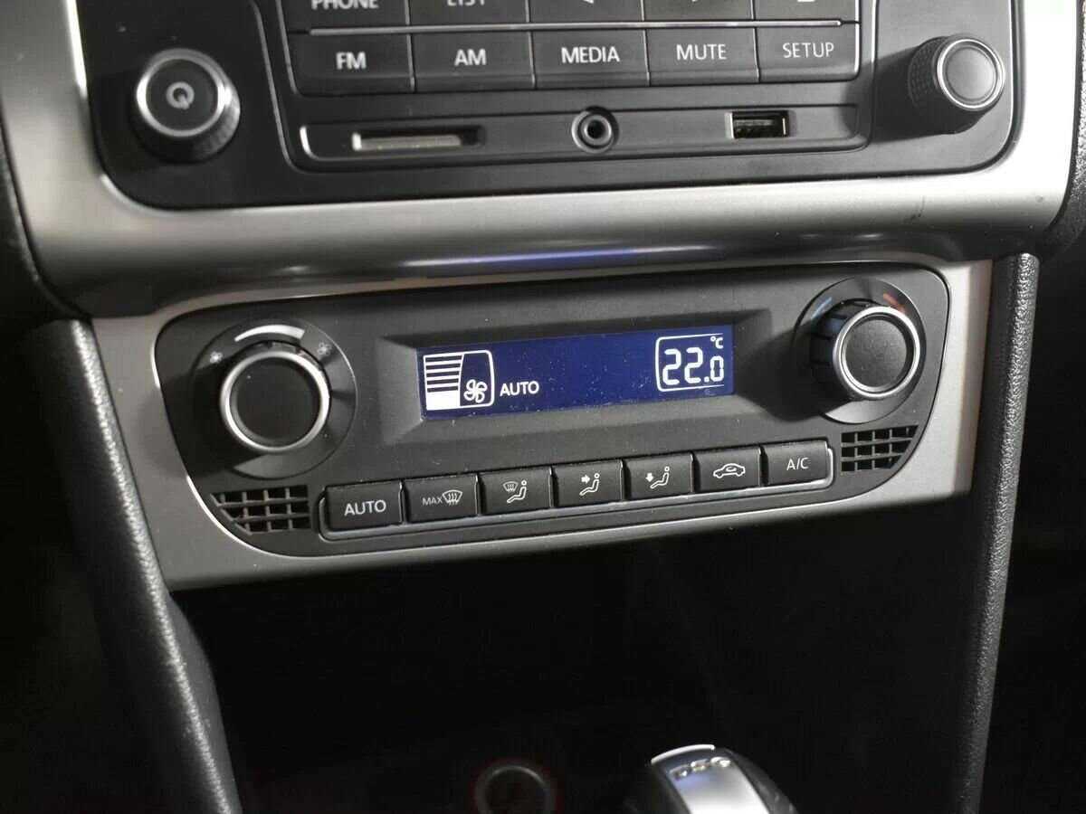 Volkswagen Polo с пробегом — 2017 год. Фото: #13