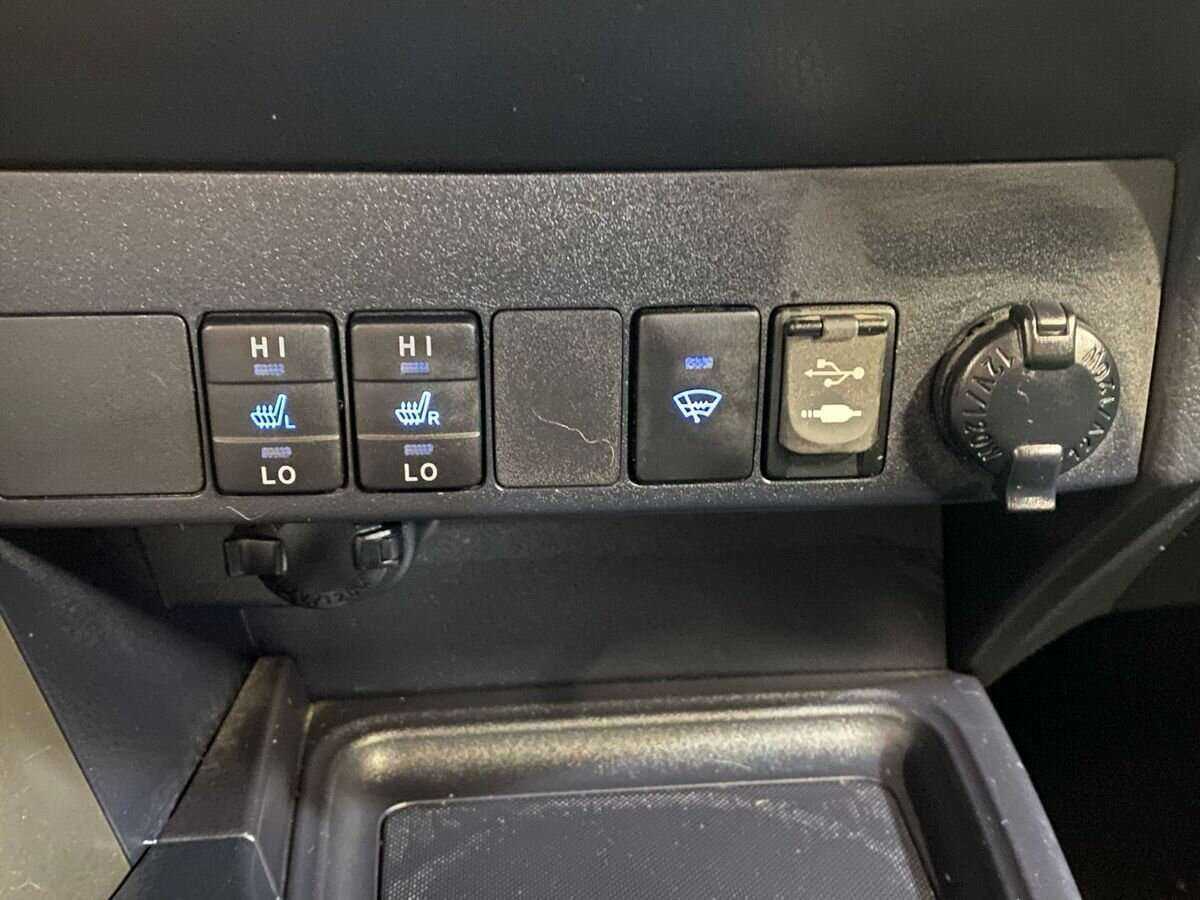 Toyota RAV4 с пробегом — 2014 год. Фото: #15