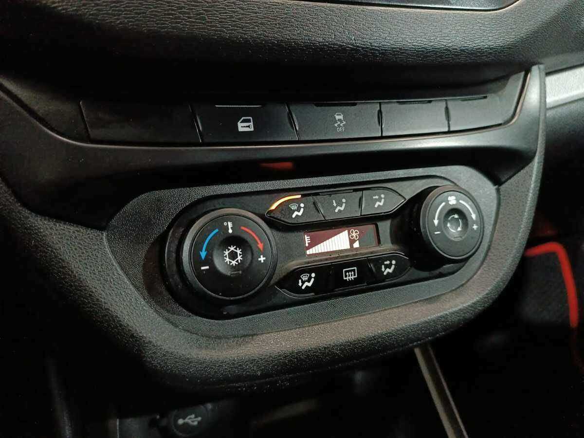 Lada (ВАЗ) Vesta с пробегом — 2019 год. Фото: #13