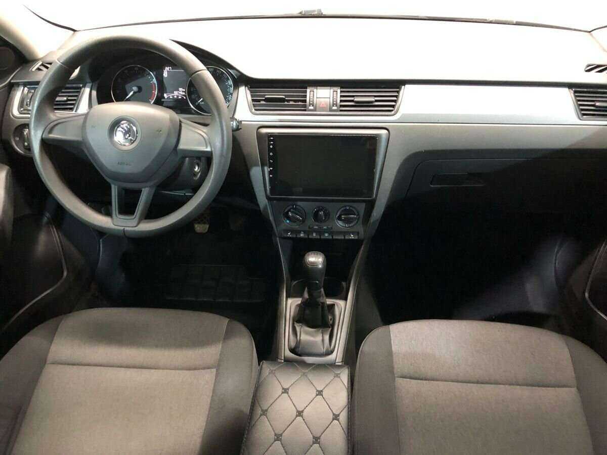 Skoda Rapid с пробегом — 2015 год. Фото: #8