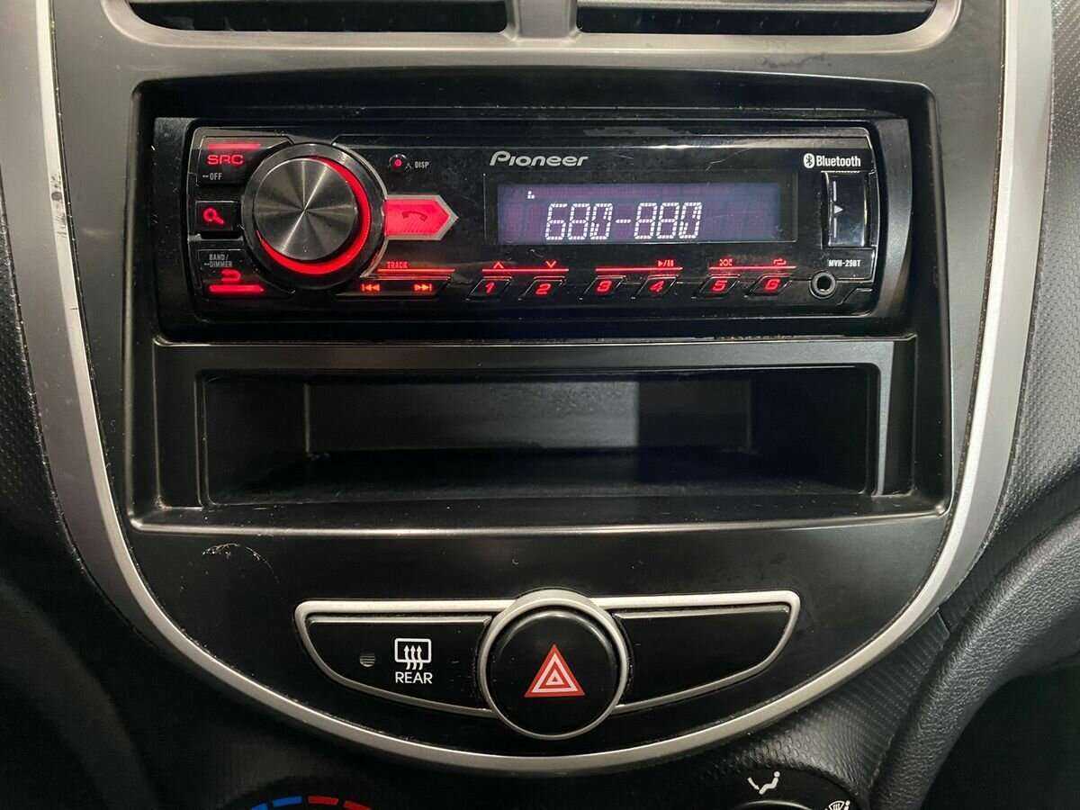 Hyundai Solaris с пробегом — 2013 год. Фото: #12