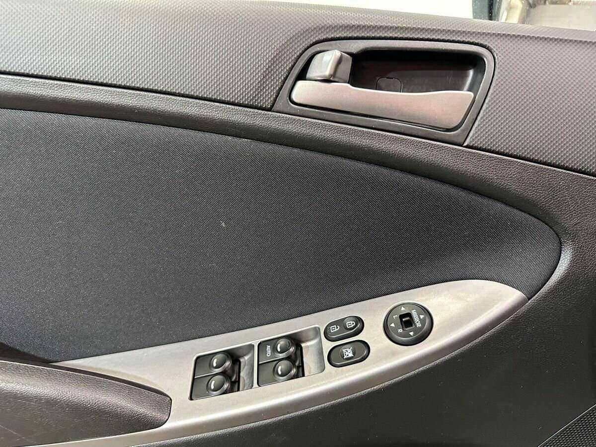 Hyundai Solaris с пробегом — 2015 год. Фото: #13