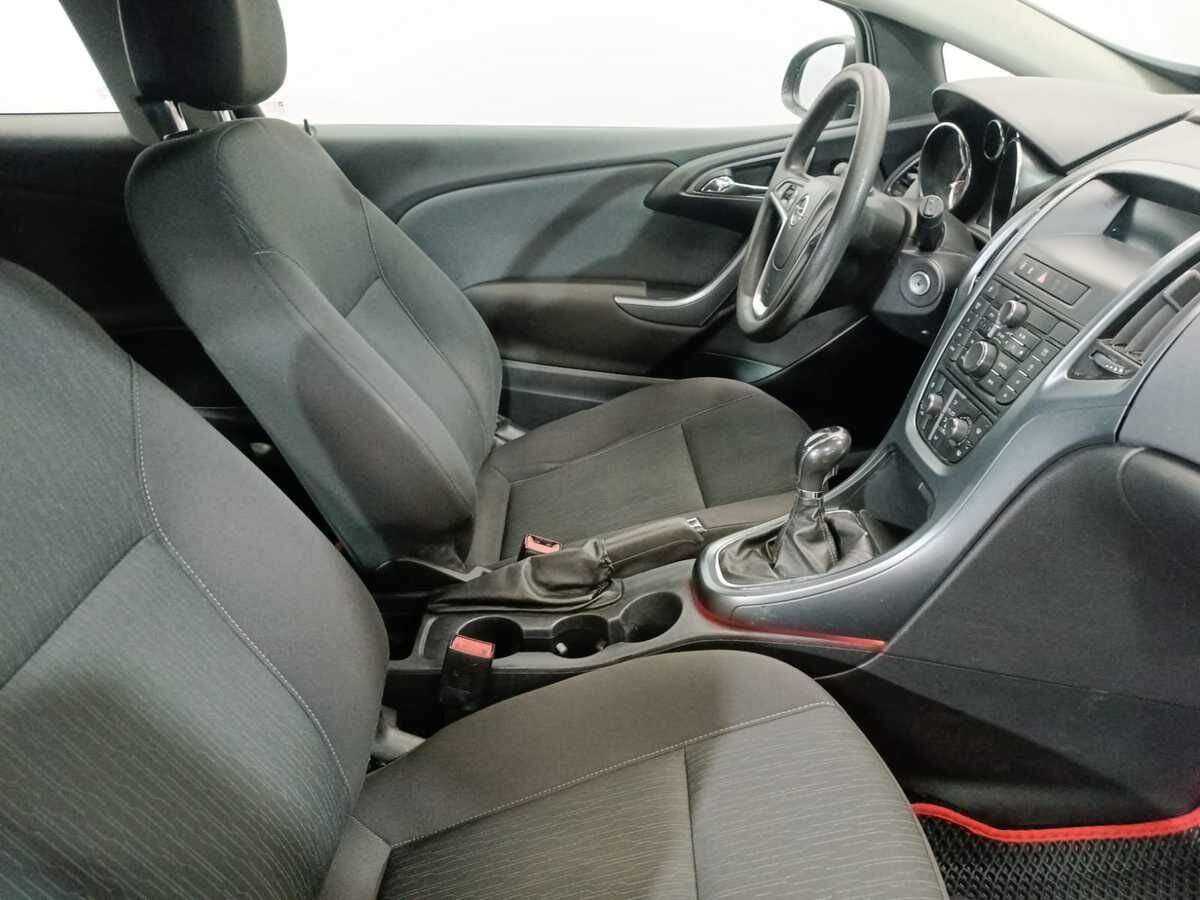 Opel Astra с пробегом — 2012 год. Фото: #8