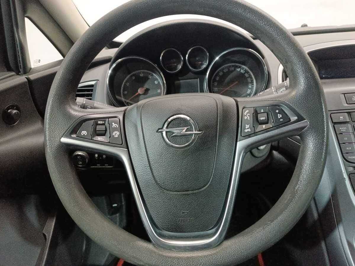 Opel Astra с пробегом — 2012 год. Фото: #11