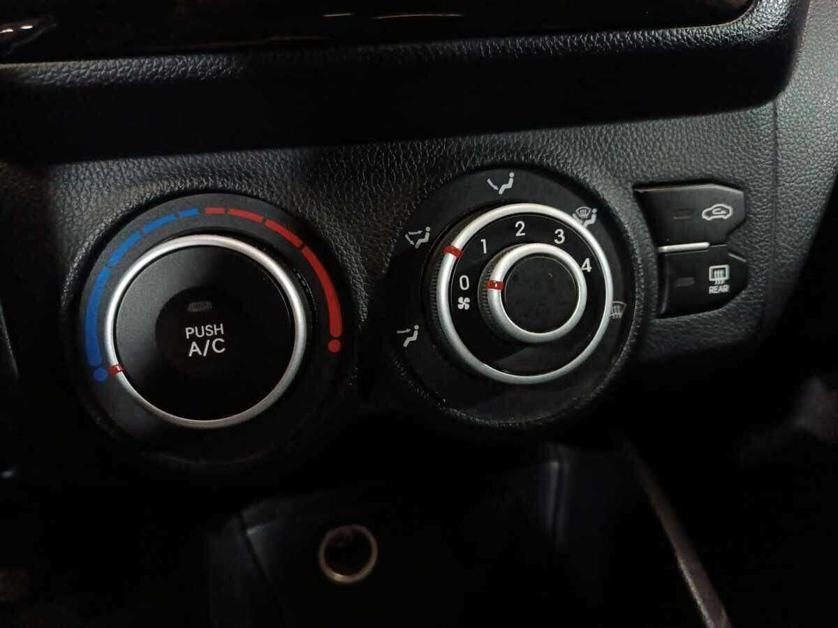 Kia Rio с пробегом — 2012 год. Фото: #13