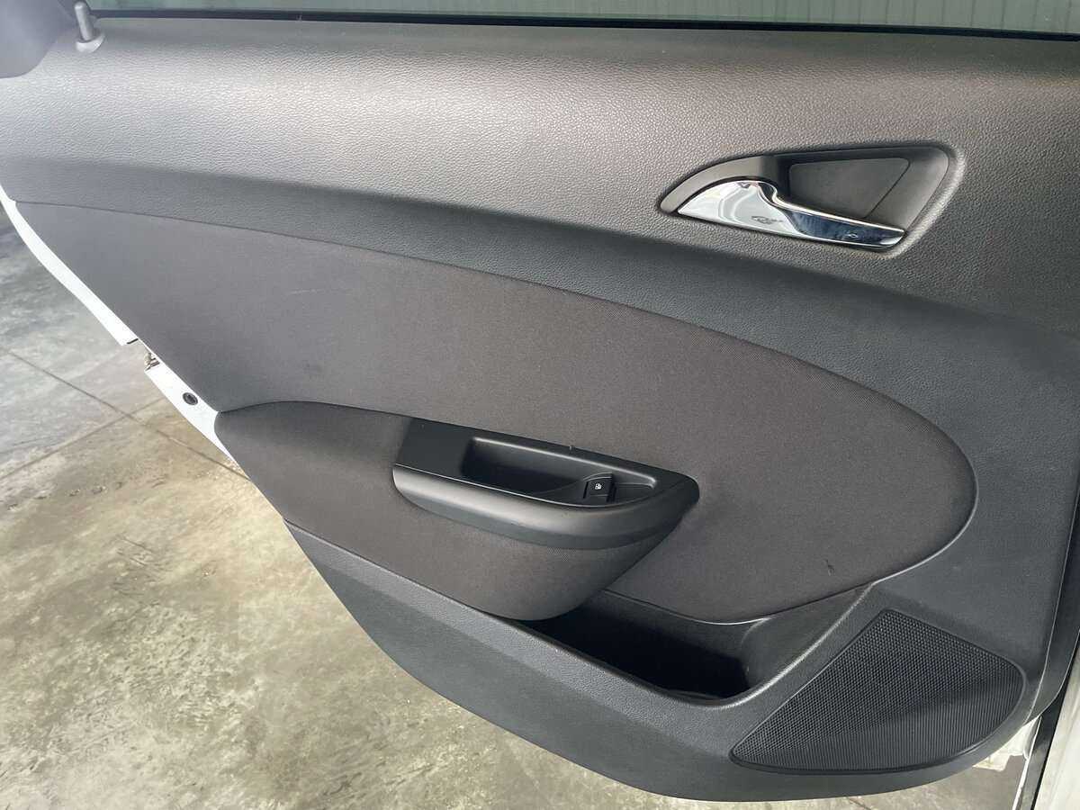 Opel Astra с пробегом — 2012 год. Фото: #20