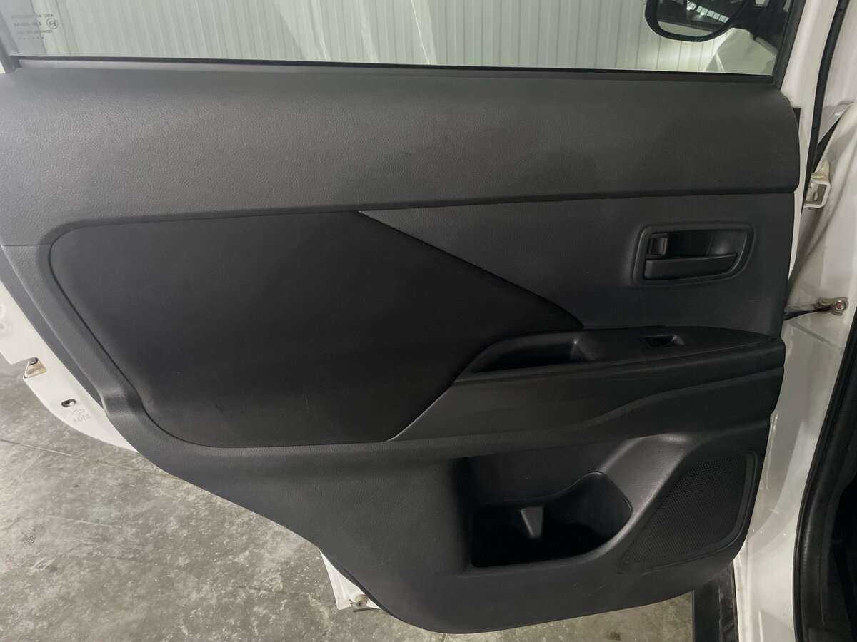 Mitsubishi Outlander с пробегом — 2013 год. Фото: #17