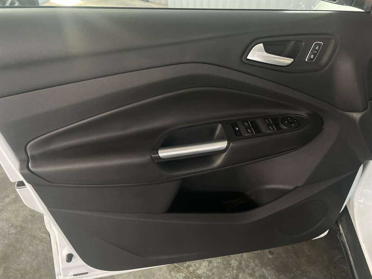 Ford Kuga с пробегом — 2015 год. Фото: #19