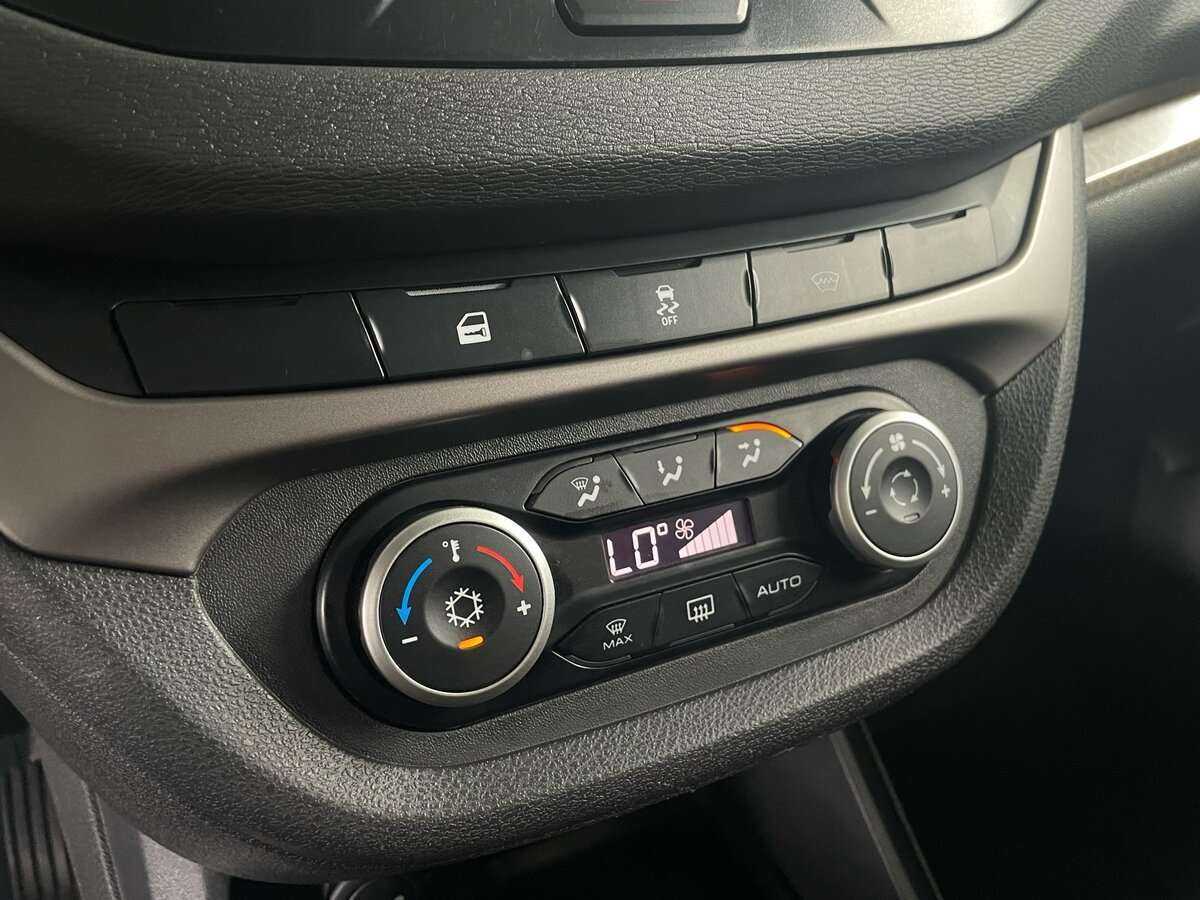 Lada (ВАЗ) Vesta с пробегом — 2018 год. Фото: #13