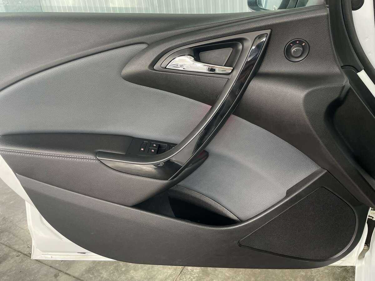 Opel Astra с пробегом — 2014 год. Фото: #16