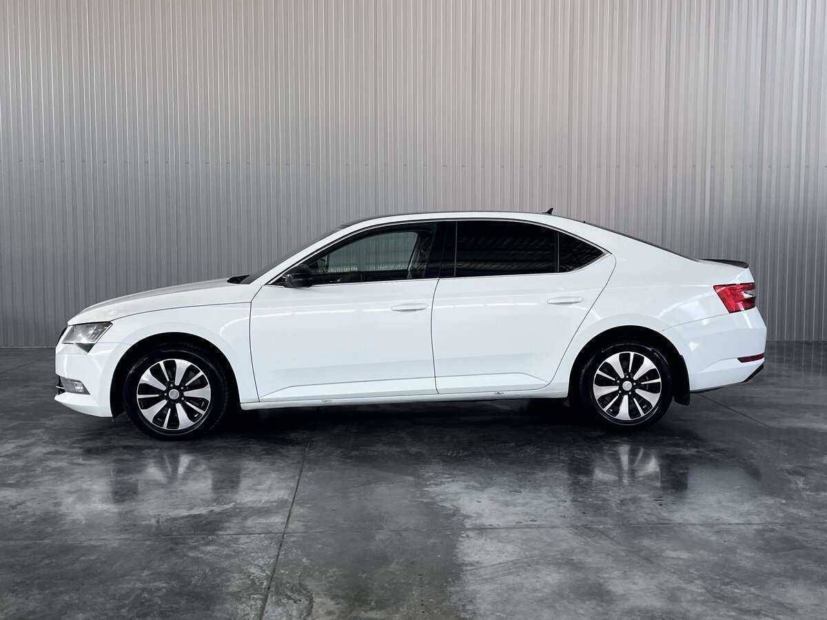 Skoda Superb с пробегом — 2015 год. Фото: #7