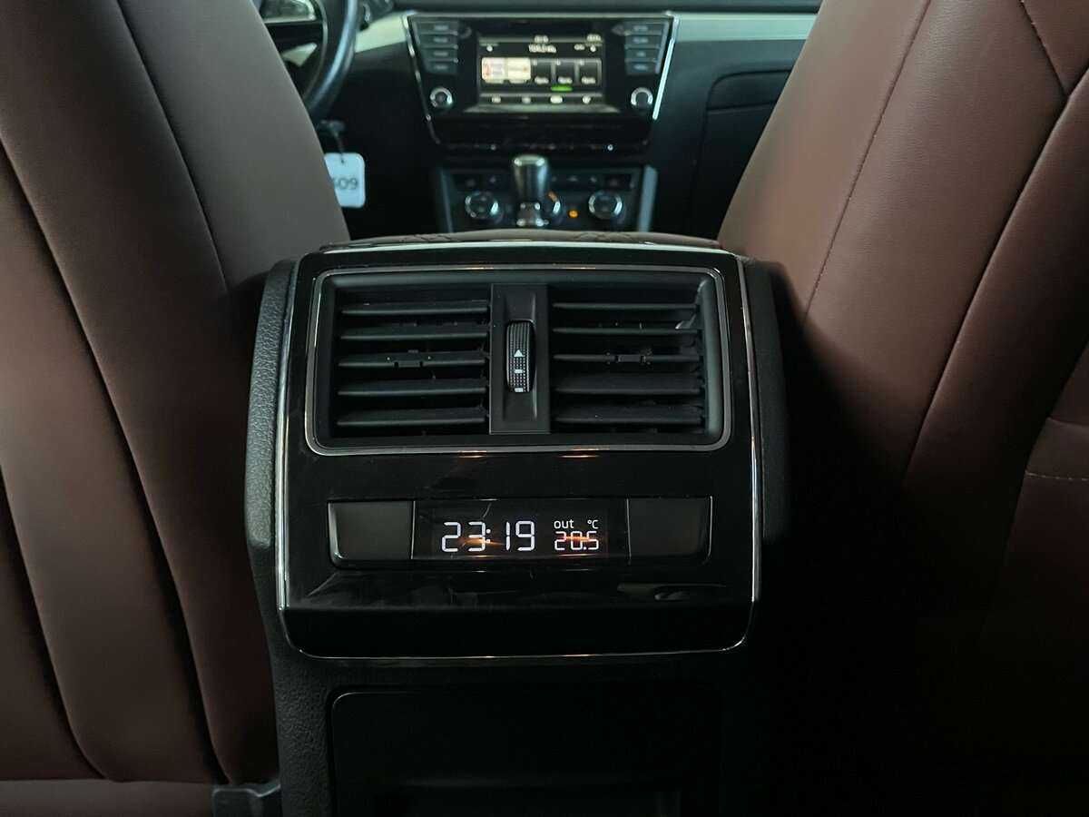 Skoda Superb с пробегом — 2015 год. Фото: #17