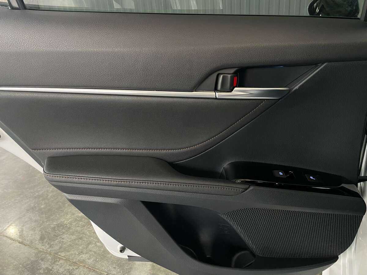 Toyota Camry с пробегом — 2018 год. Фото: #22