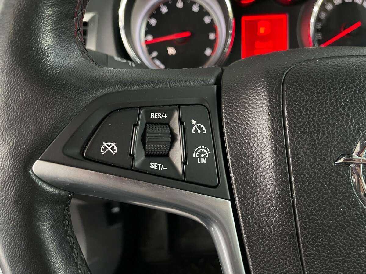 Opel Astra с пробегом — 2014 год. Фото: #10