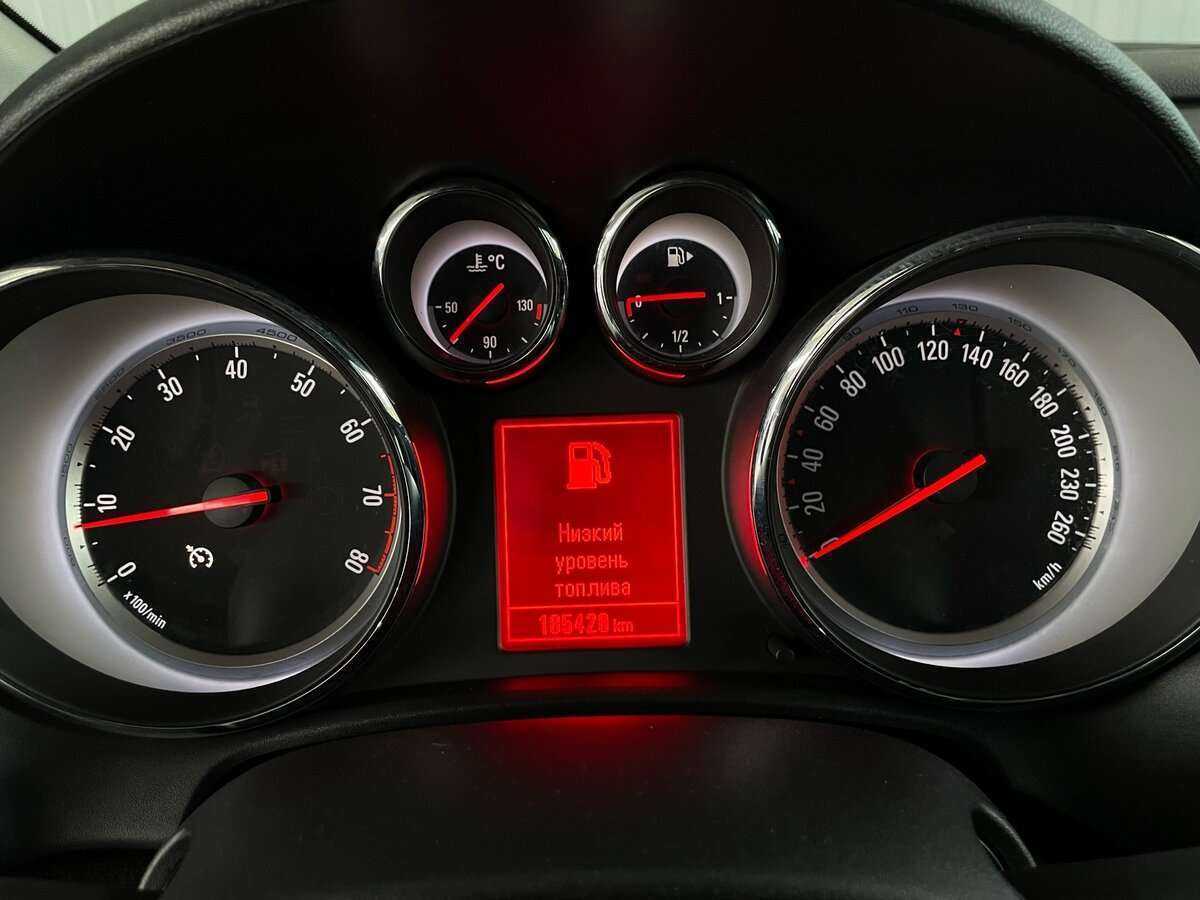 Opel Astra с пробегом — 2014 год. Фото: #12