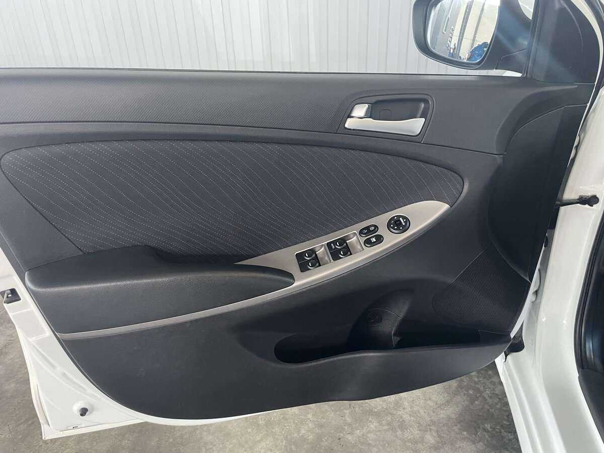 Hyundai Solaris с пробегом — 2016 год. Фото: #19