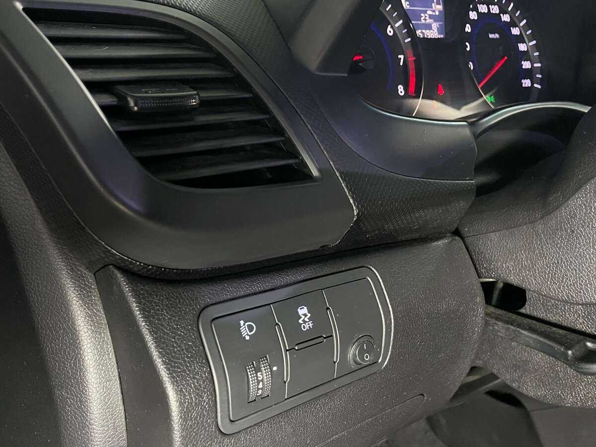 Hyundai Solaris с пробегом — 2016 год. Фото: #12