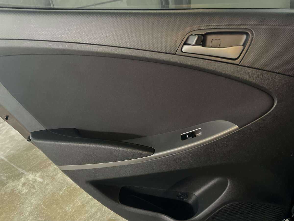 Hyundai Solaris с пробегом — 2015 год. Фото: #18