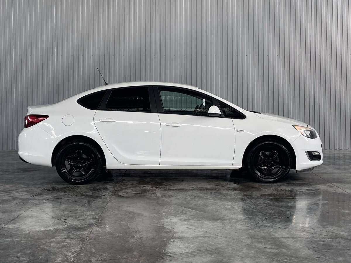 Opel Astra с пробегом — 2013 год. Фото: #3