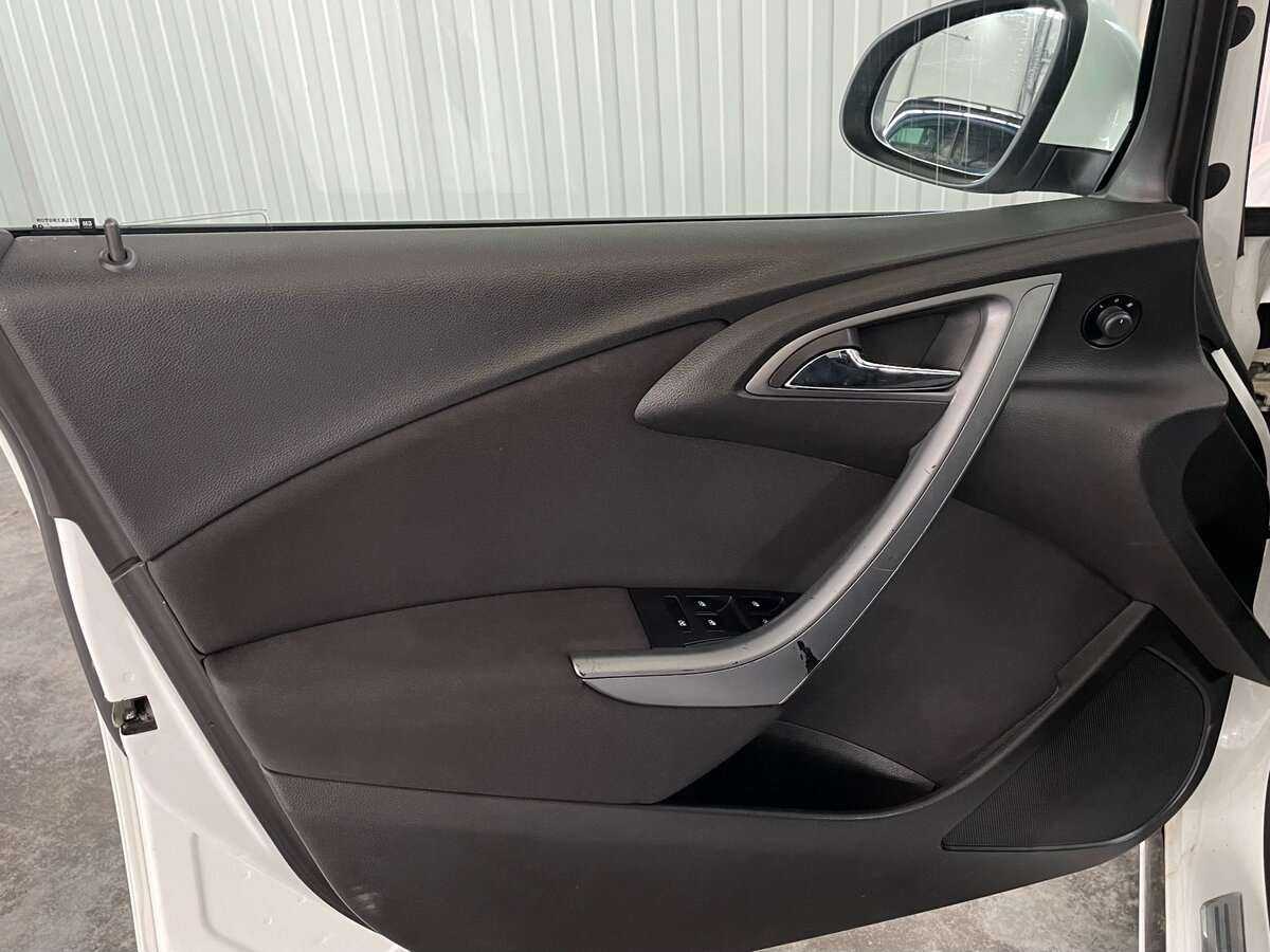 Opel Astra с пробегом — 2013 год. Фото: #16