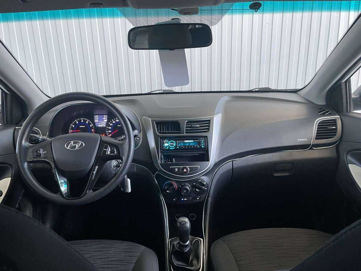 Hyundai Solaris с пробегом — 2014 год. Фото: #8