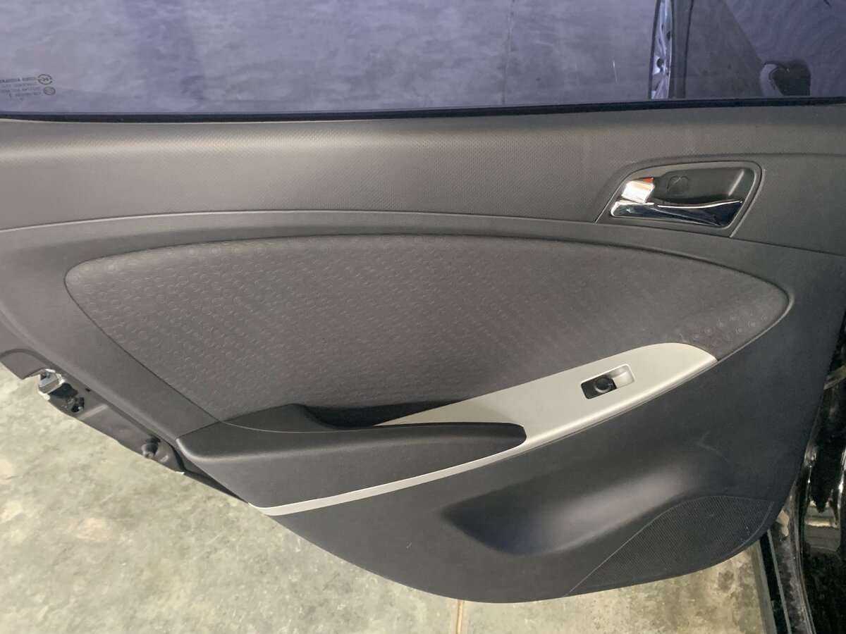 Hyundai Solaris с пробегом — 2012 год. Фото: #16