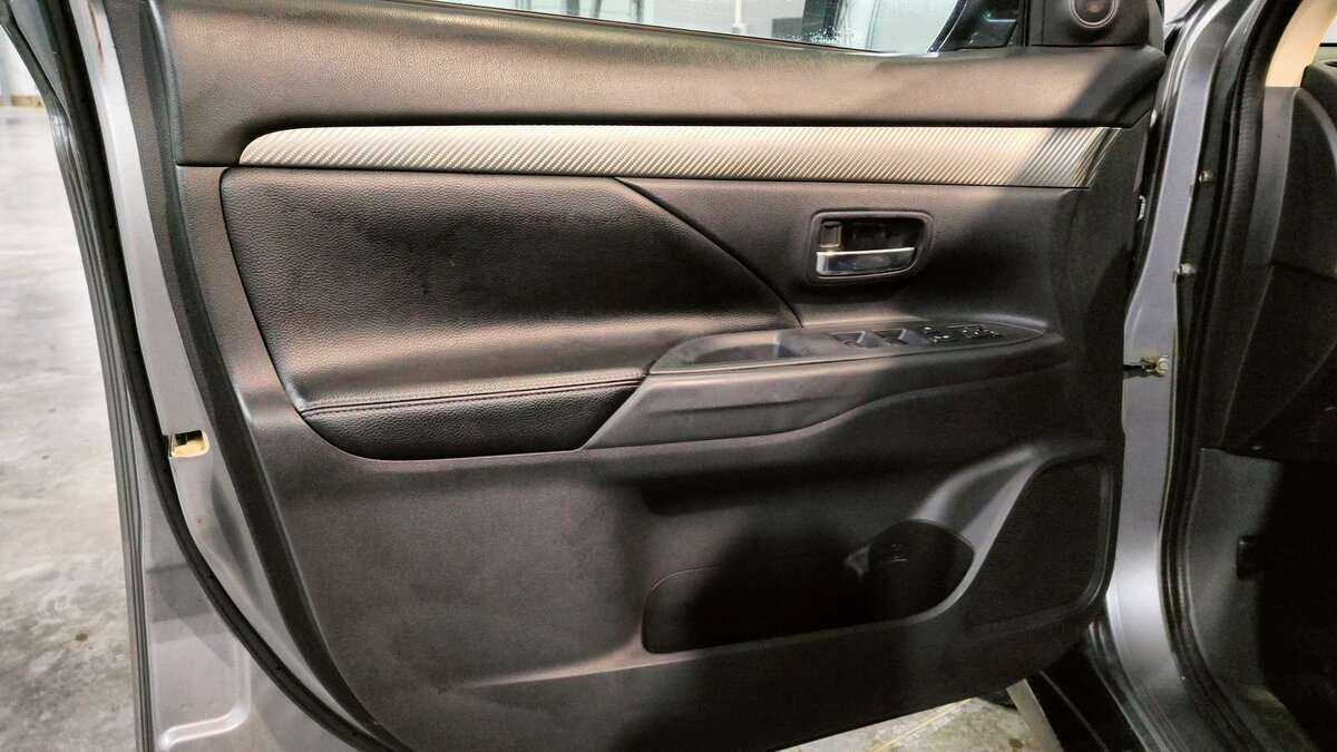 Mitsubishi Outlander с пробегом — 2012 год. Фото: #12