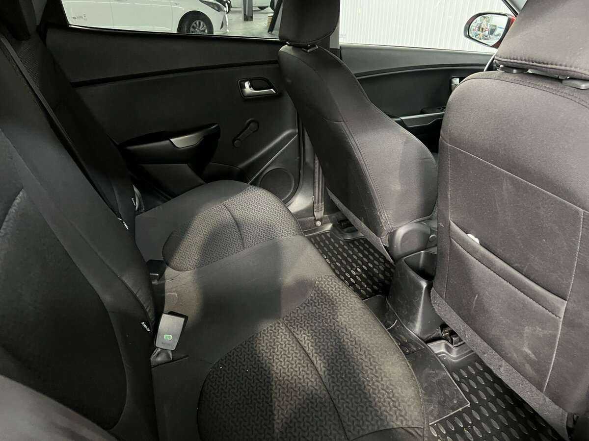 Kia Rio с пробегом — 2015 год. Фото: #17