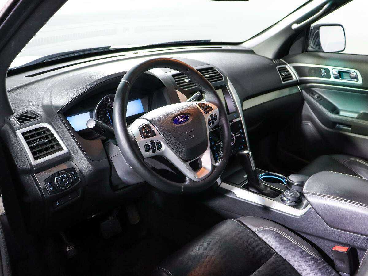 Ford Explorer с пробегом — 2015 год. Фото: #14