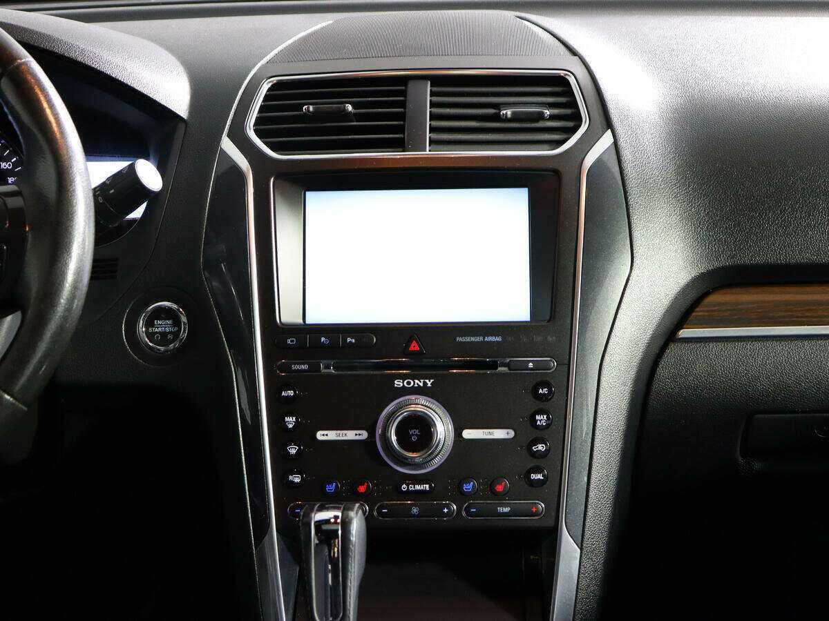 Ford Explorer с пробегом — 2016 год. Фото: #11