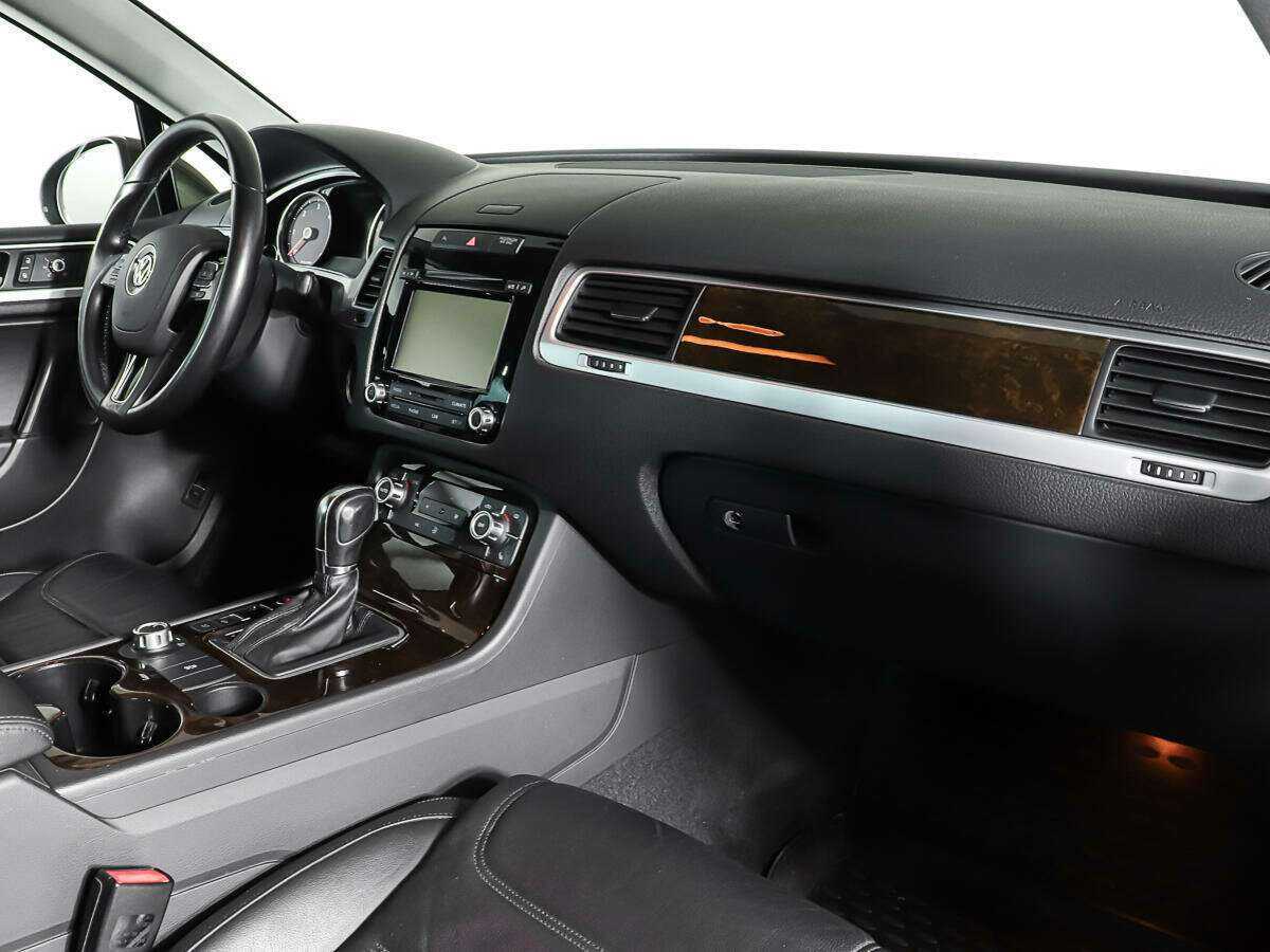 Volkswagen Touareg с пробегом — 2013 год. Фото: #8