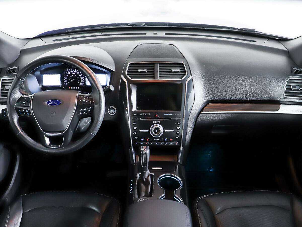 Ford Explorer с пробегом — 2017 год. Фото: #12