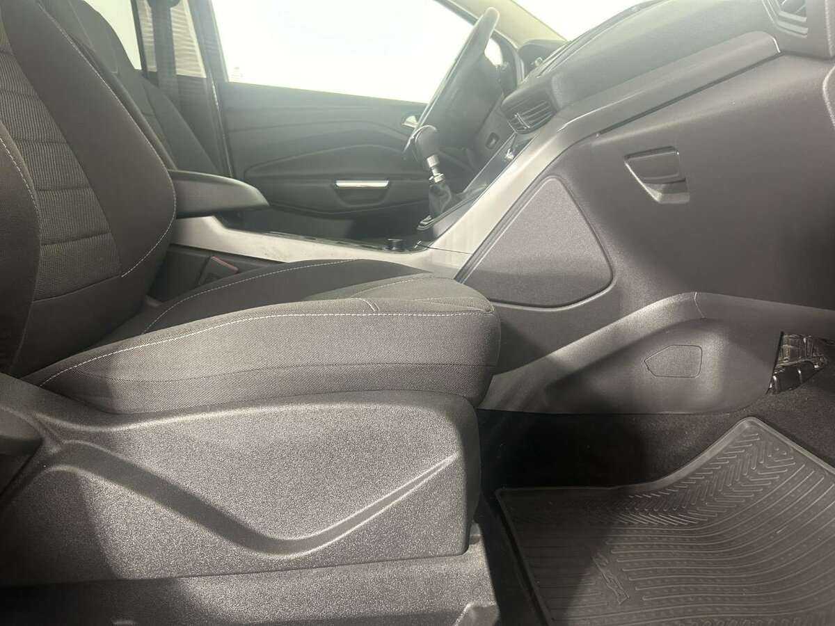 Ford Kuga с пробегом — 2015 год. Фото: #13